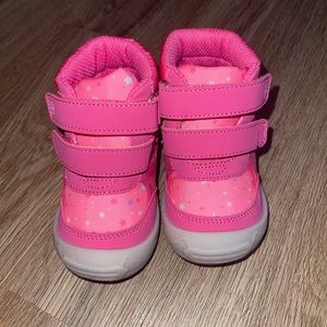 **SOLD ON ♏️ercari**.  Stride Rite Pink Star Shoes Toddler size 5